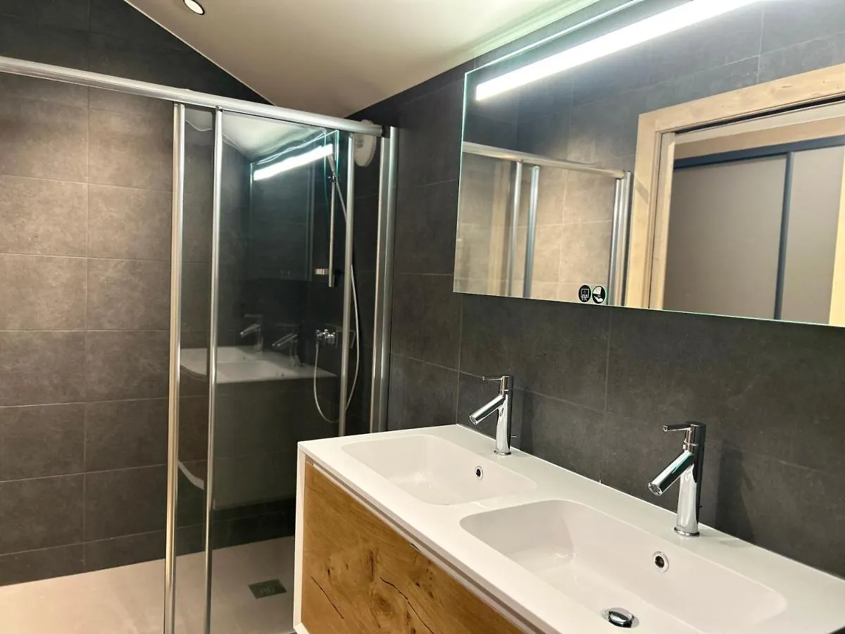 Appartement 3 Chambres Au Centre Des Gets Avec Balcon, Parking Et Cheminee - Fr-1-623-333 Les Gets 0*,  France